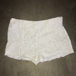Patterned white shorts
